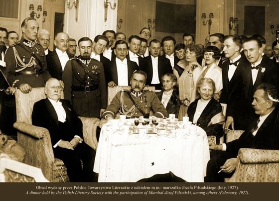 Vintage black & white photo of elegantly dressed guests at Polonia Palace Hotel
